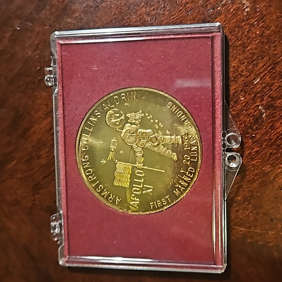 Apollo XI First Manned Lunar Landing July 20, 1969 Bronze Coin - Picture 5 of 5
